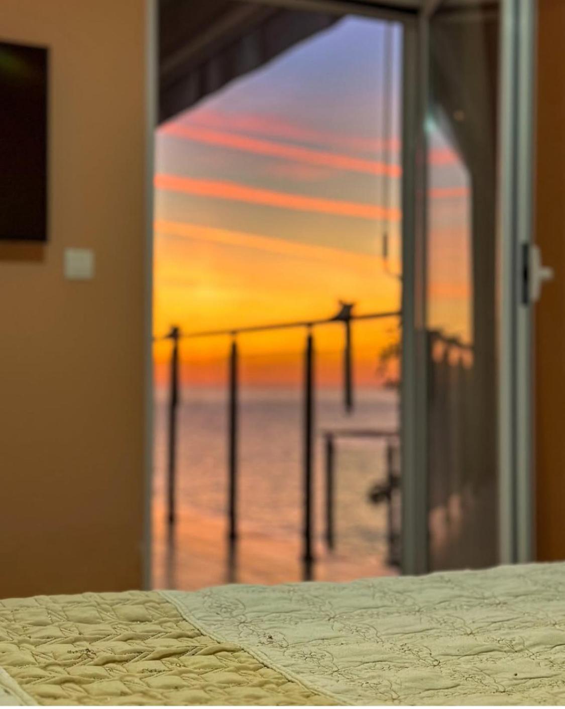 Paradise Beachfront View 1 Бар Екстер'єр фото